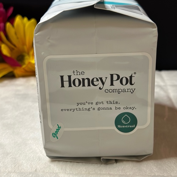 2 Pack Bundle, The Honey Pot Organic Super Non-Herbal Pads w/Wings 16ct Each - Picture 4 of 7